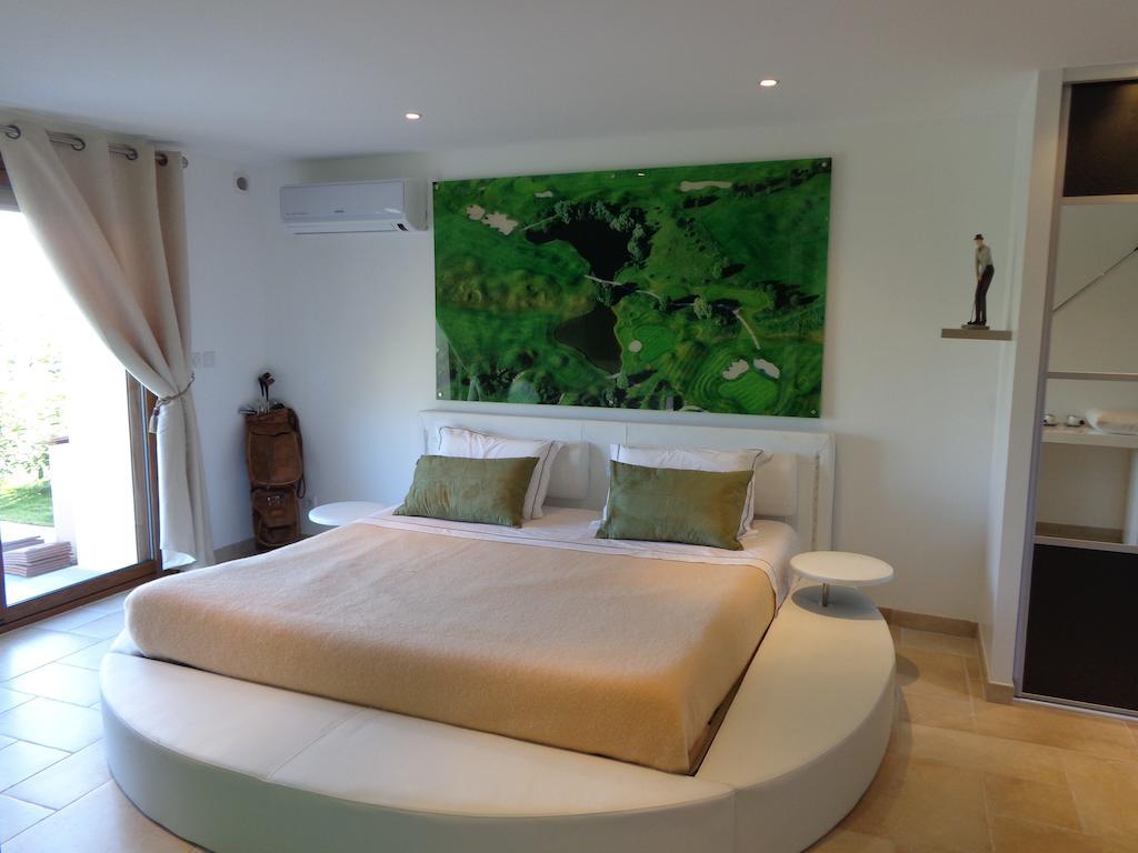 보나 Domaine De La Garde B&B 객실 사진