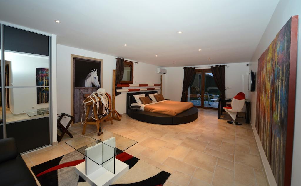 보나 Domaine De La Garde B&B 객실 사진
